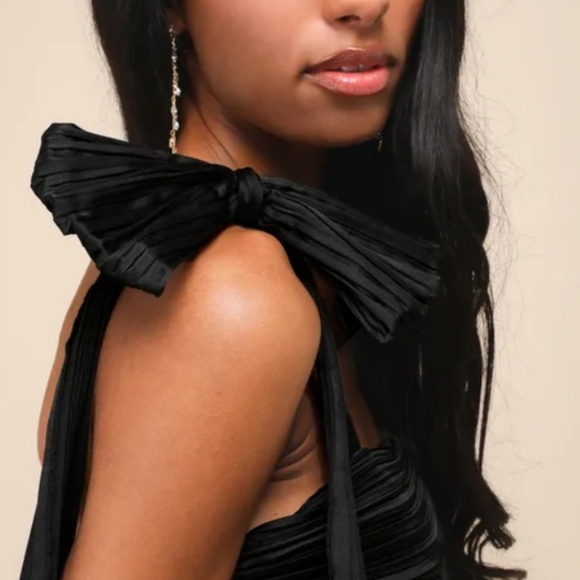 Gorgeous Purpose Black Satin Pleated Sleeveless Bow Maxi Dress - Picture 2 of 4